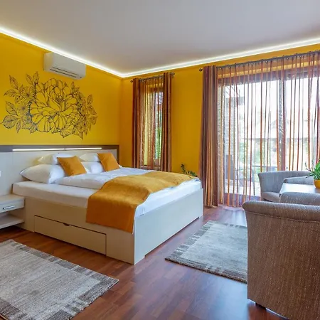 Mayer Hotel Alsoors